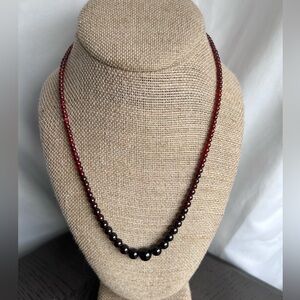 Garnet necklace 18’